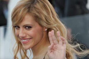 Relembrando a carreira de Brittany Murphy: Da inocência juvenil ao estrelato em Hollywood